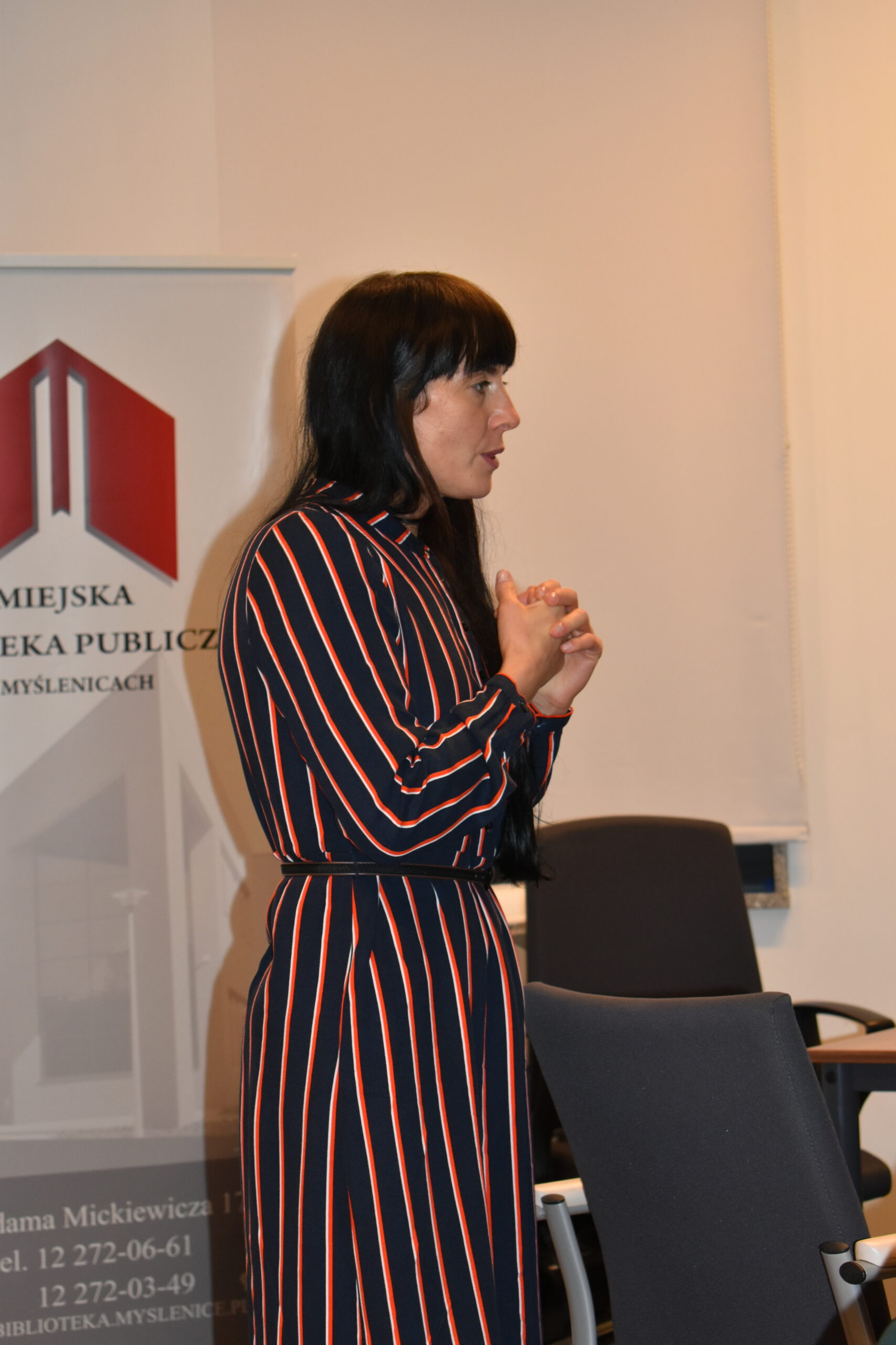 Dr Małgorzata Lebda prowadzi wykład.